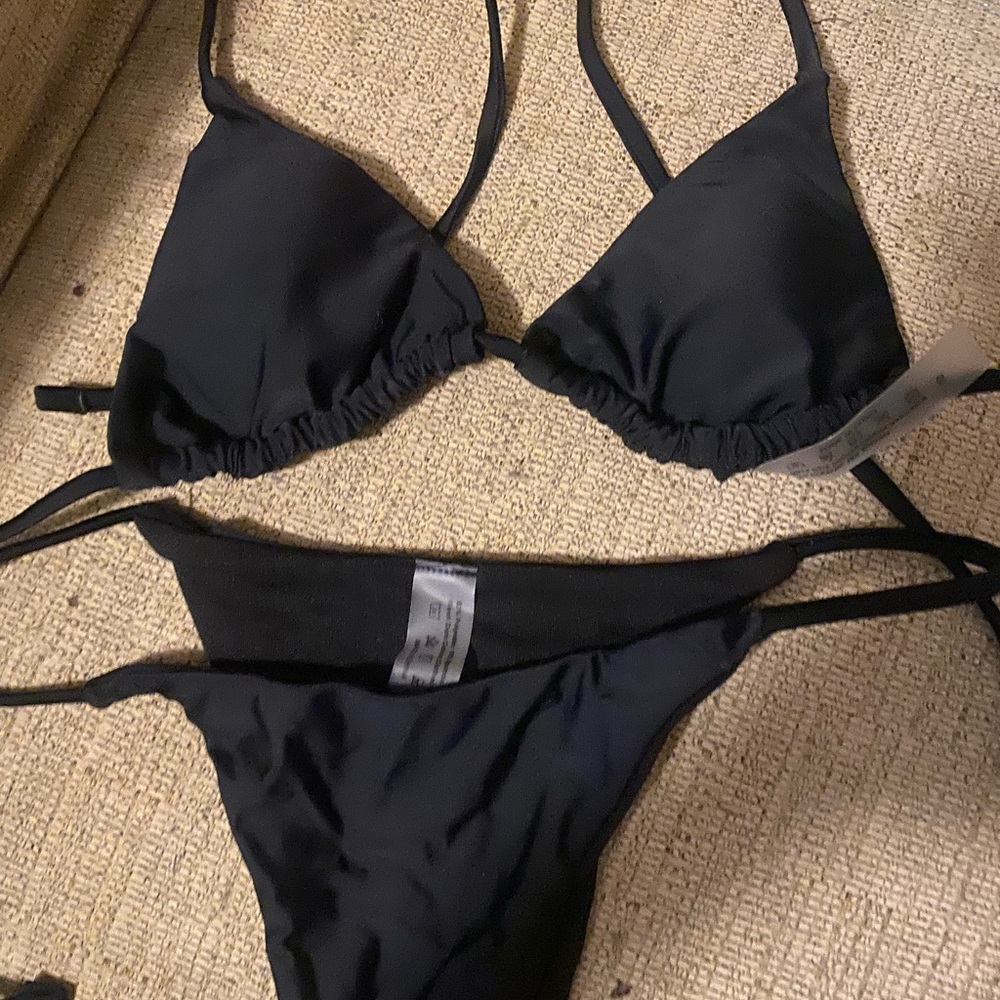 Black bikini